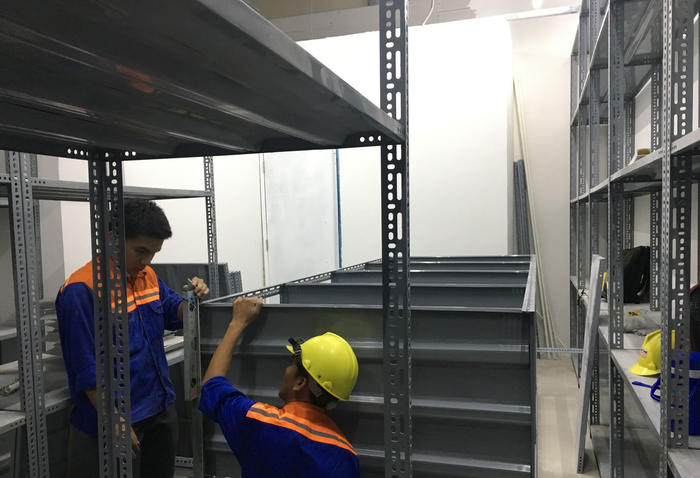 Kệ Sắt Quang Đạt chuyên lắp đặt và phân phối kệ sắt V lỗ tại Biên Hòa