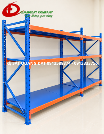 Kệ để hàng trong kho 18